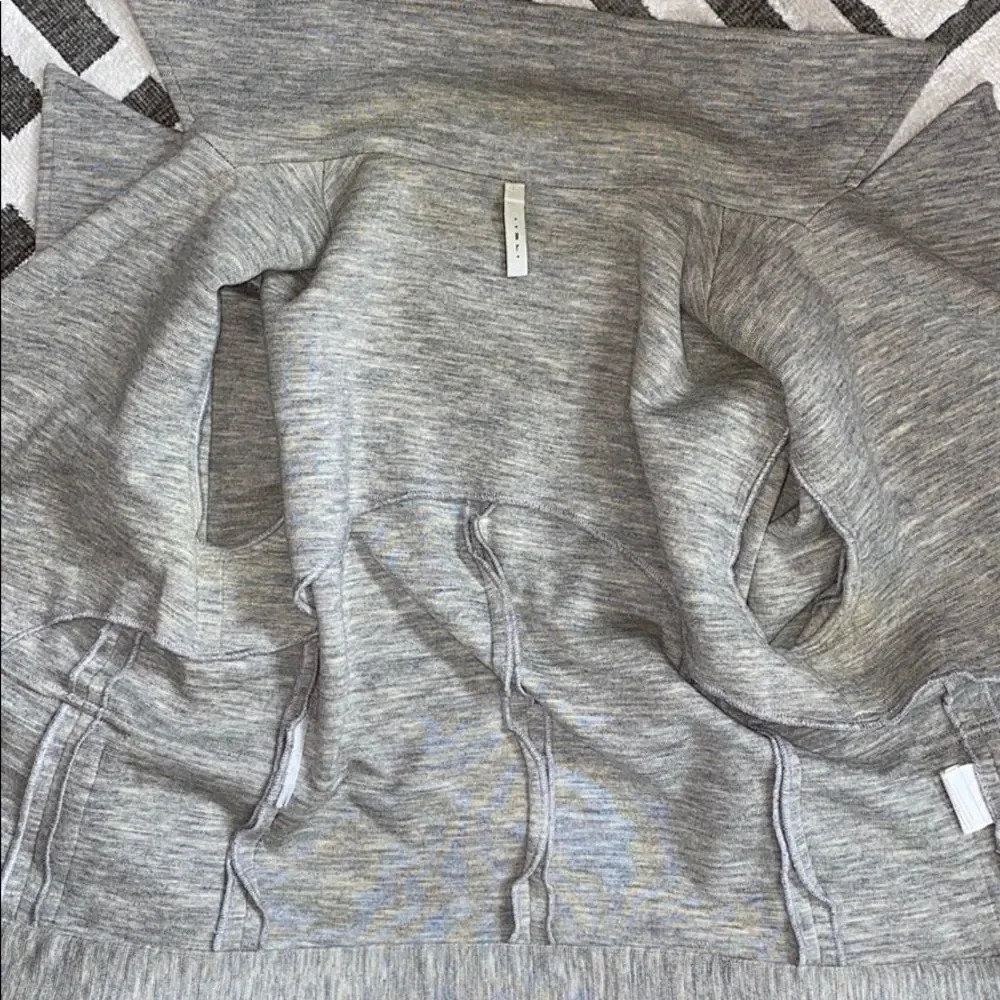 IISLI knit cropped blazer. - Picture 7 of 8